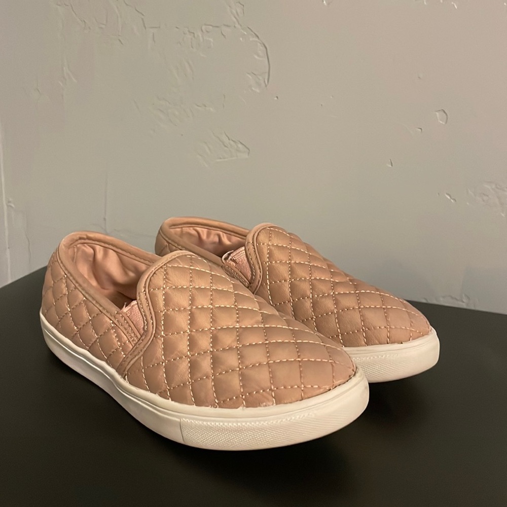 Pink girls slip on shoes